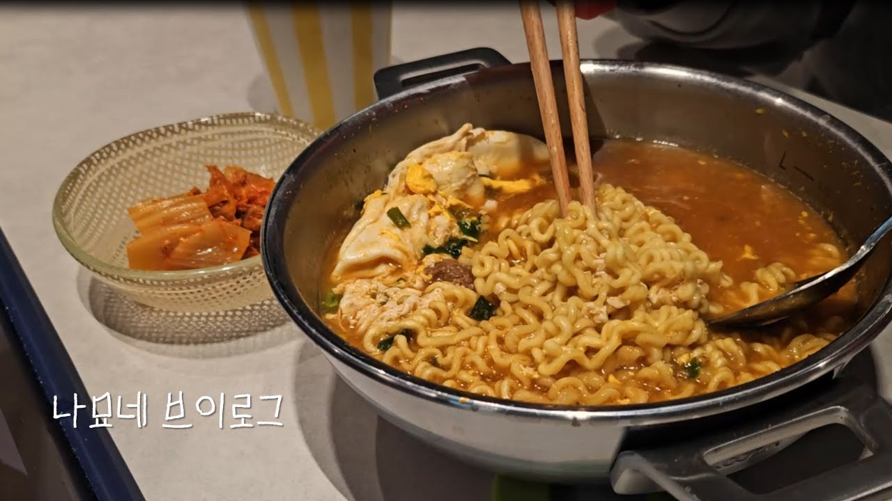 [나묘네 브이로그 002] 카레 망하는 사람, 저요! 진순이사랑, 브로콜리달걀무침, 치즈돈까스, 소고기 잔뜩 카레, 깍두기, 짜파게티