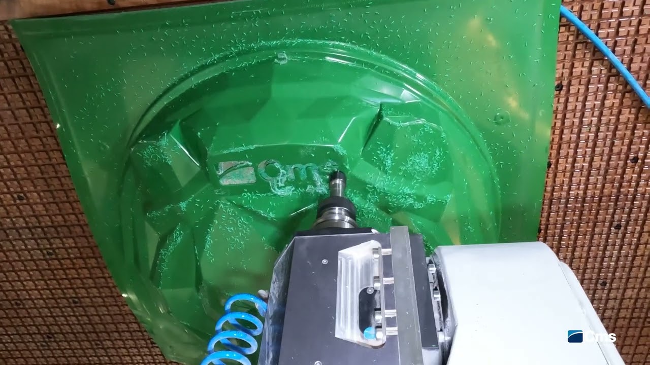 CMS athena tr - machining of a thermoformed lion head