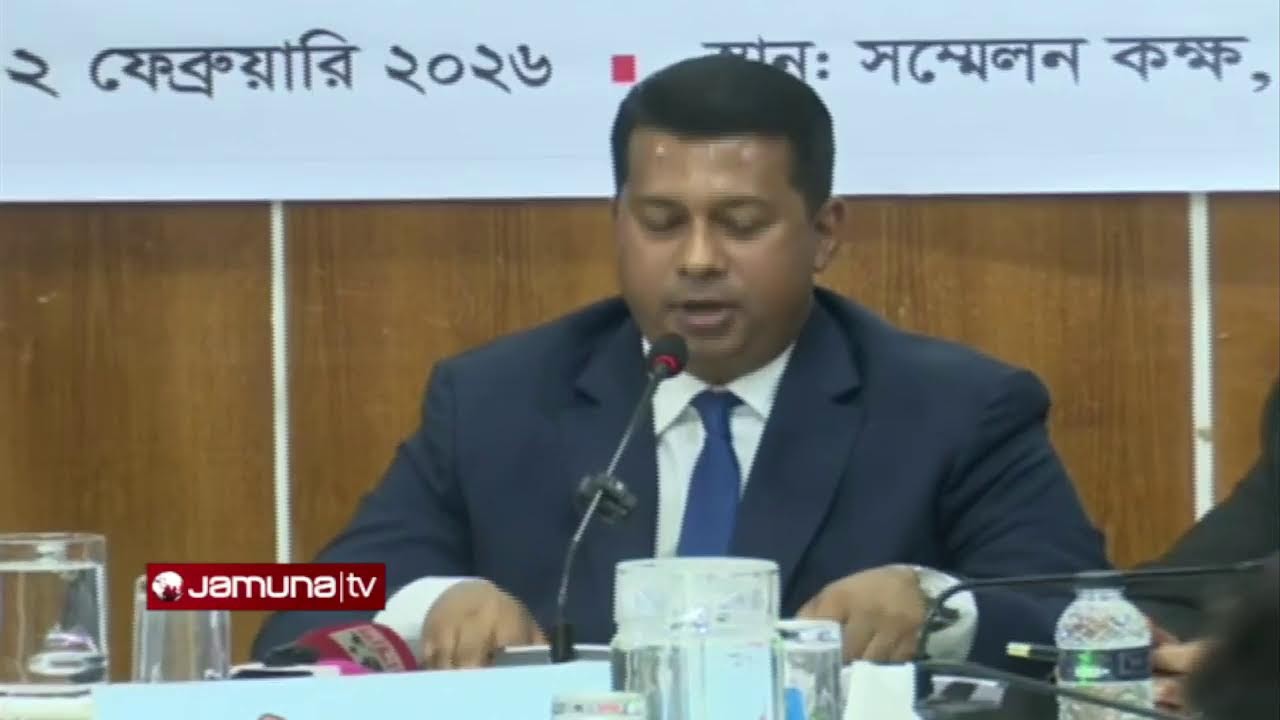চট্টগ্রামের ১০ টি আসনের ফলাফল ঘোষণা করছেন রিটার্নিং কর্মকর্তা