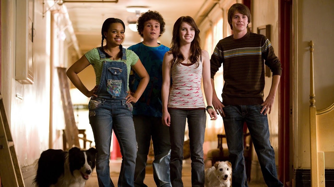 Hotel for Dogs Full Movie Facts & Review /  Emma Roberts / Jake T. Austin