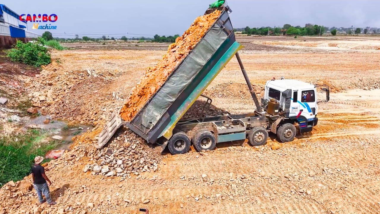 Complete Corner by Technique skill Driver Dozer SHANTUi DH17C3 Pushing Soilrock filling  & 25T Truck