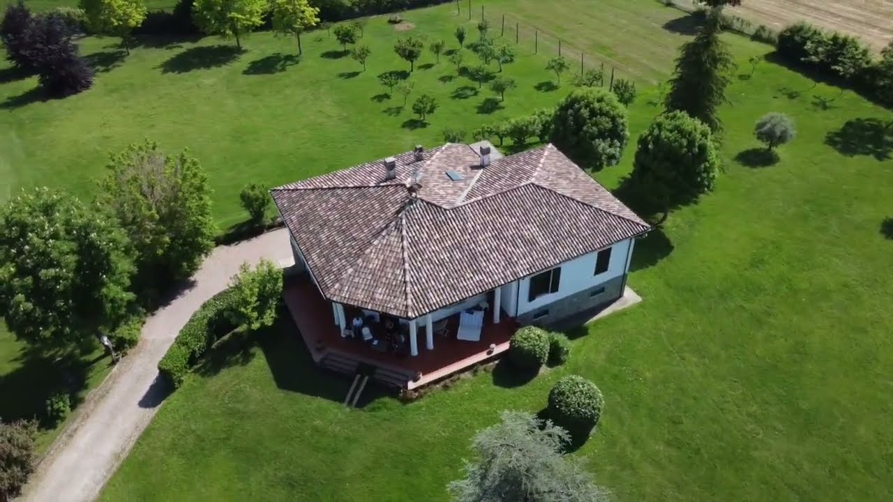 Villa con ampio giardino in vendita a TRAVERSETOLO (Parma) - Siacasagroup.com