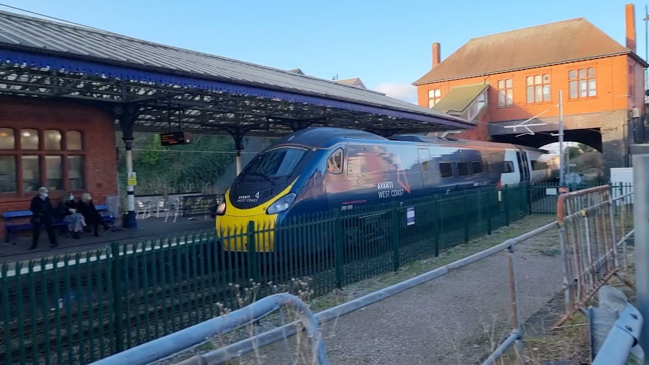 Avanti West Coast 390005 operating 9M51 Blackpool to Euston 5th January 2022