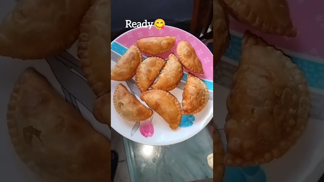 #recipe Sooji Mawa ki mix gujiya😋is bar ki jada tasty thi😋😍#gujiya #holi #youtube #viralvideo #viral