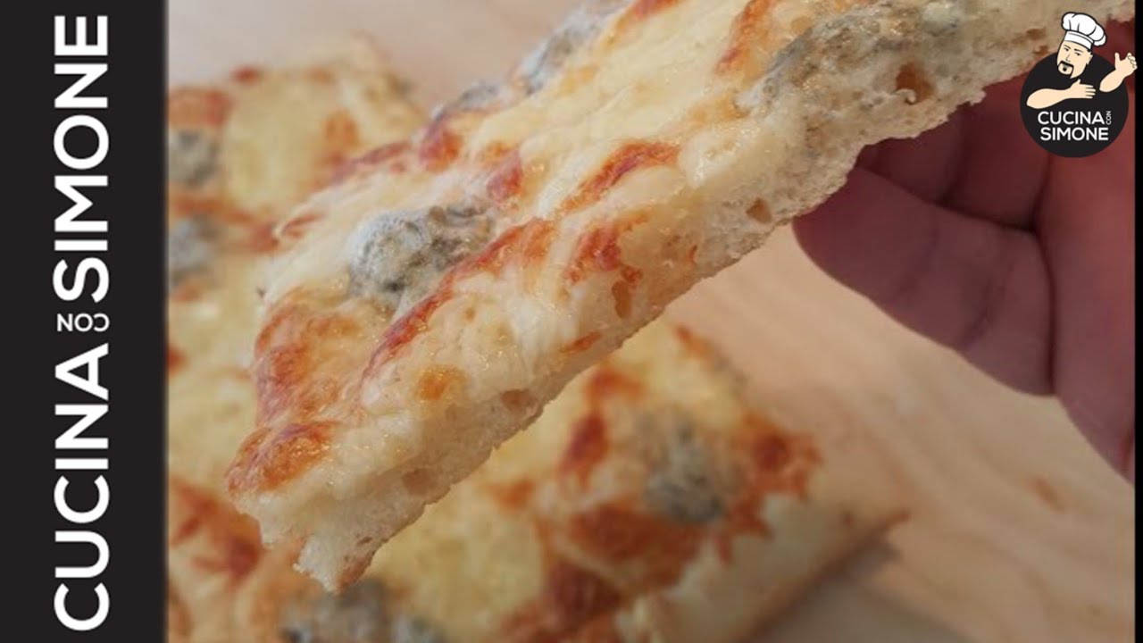 La pizza alla teglia in casa ai quattro formaggi
