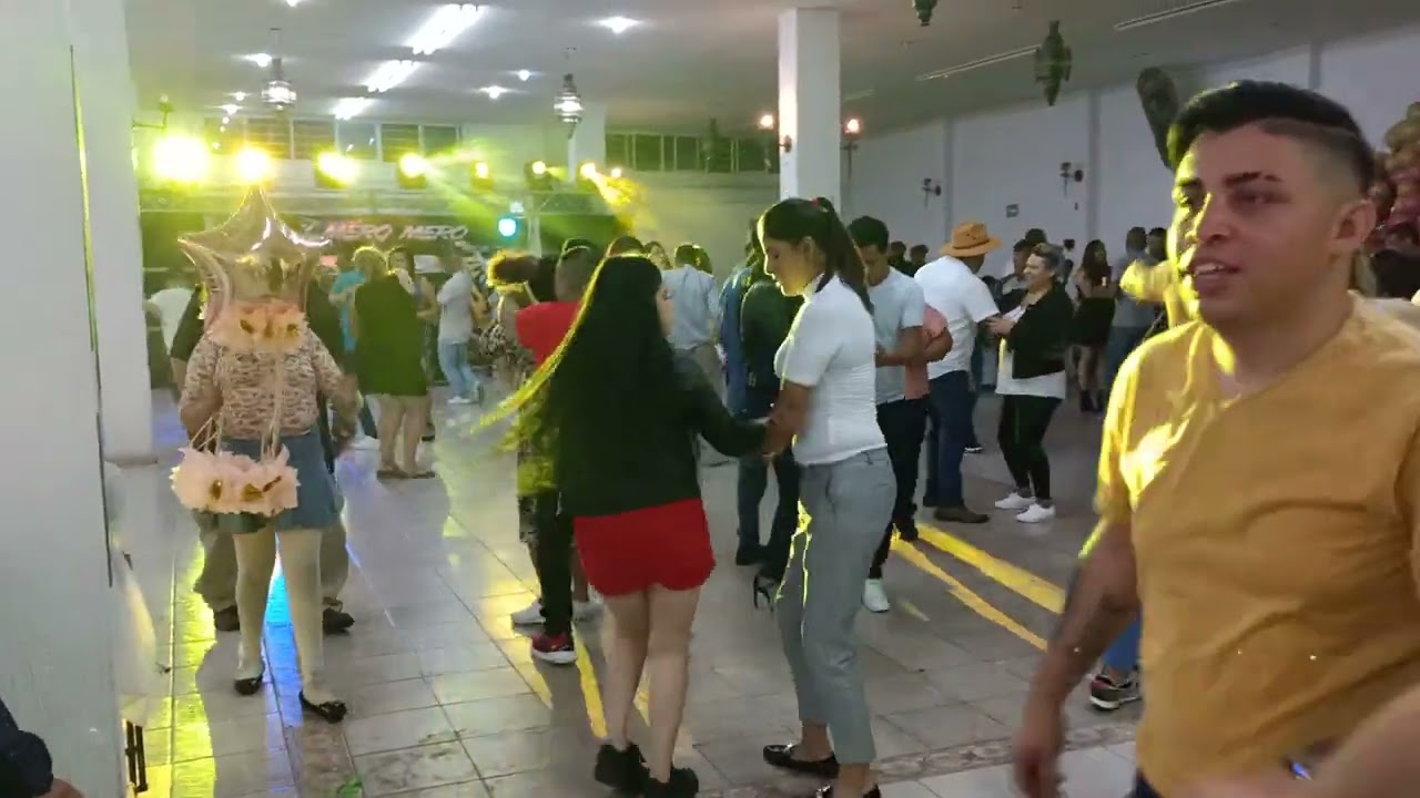 noche de quinceañera en la killian con sonido Luz de luna 💥 cumbia cumbia!!