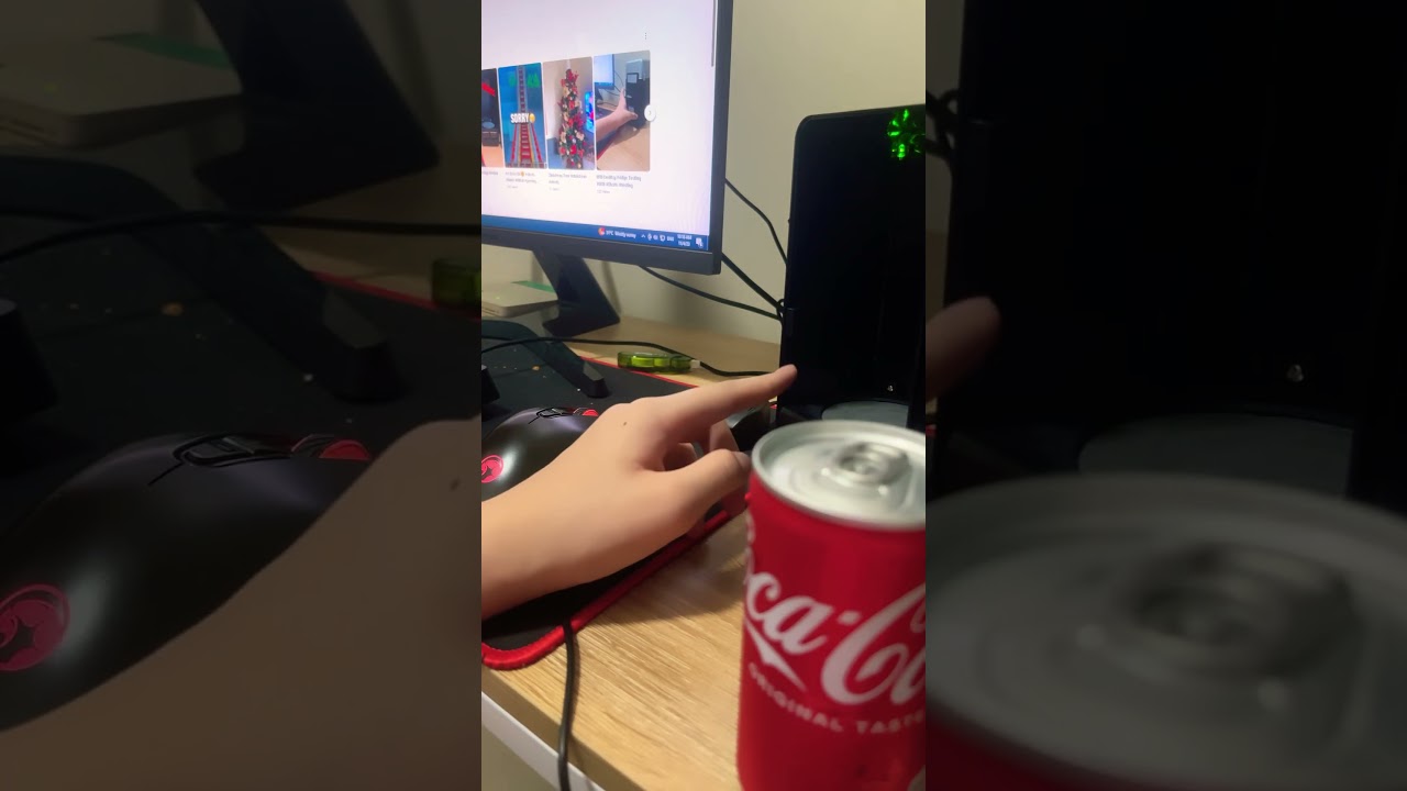Reviewing USB Desktop Fridge #Shorts