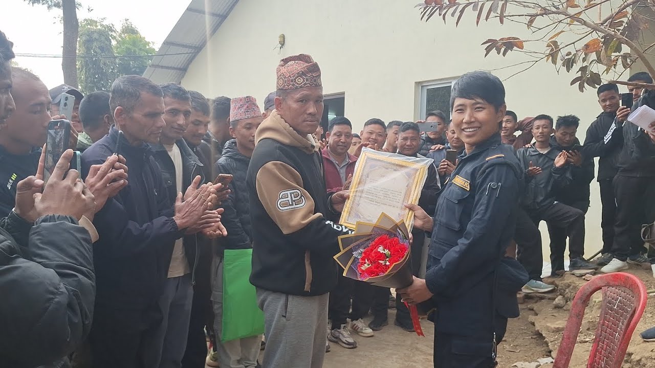 निर्वाचन प्रहरीम training ले थाकेर एकछिन रमाइलो गर्दै हामी