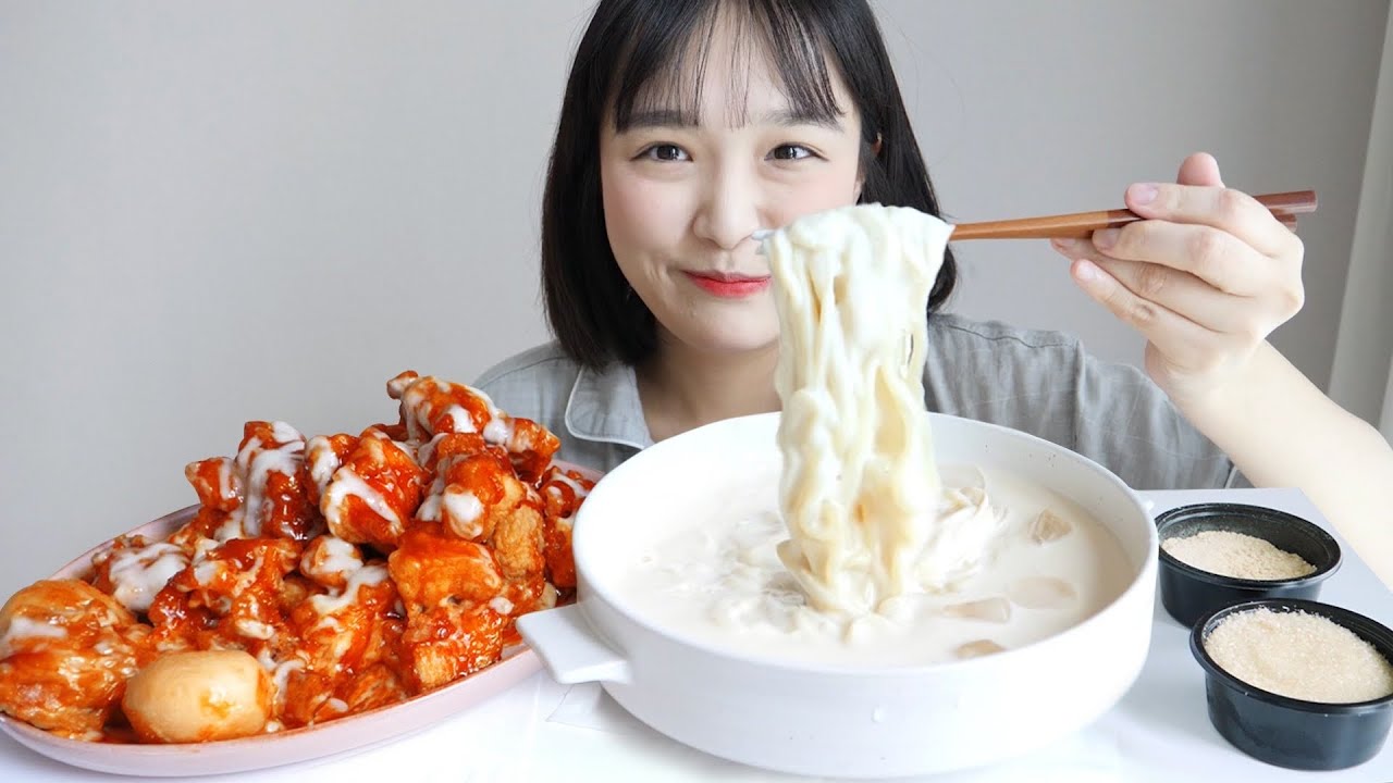 시원한 콩국수와 처갓집 슈프림양념치킨 먹방 _ 이러려면 설탕을 먹으라구요..? 쉿🤫핵띵조합 :D