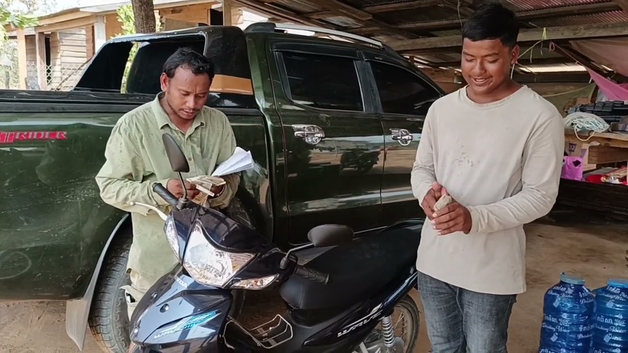 ភ្លេចៗក្មួយសារទទួលបានម៉ូតូមួយគ្រឿងពីរឪពុកធម៌ម្ដាយធម៌