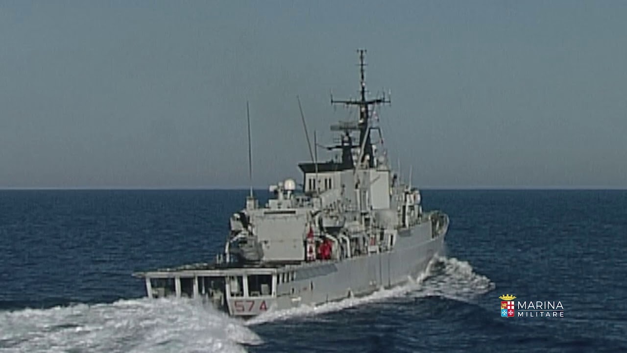 Marina Militare - Ultimo ammaina bandiera di nave Aliseo