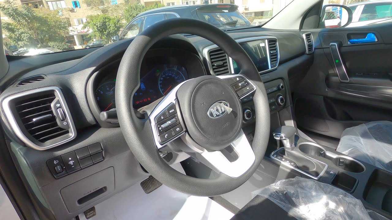Kia Sportage 2021 LX CAM белого цвета экстерьера и интерьера обзор