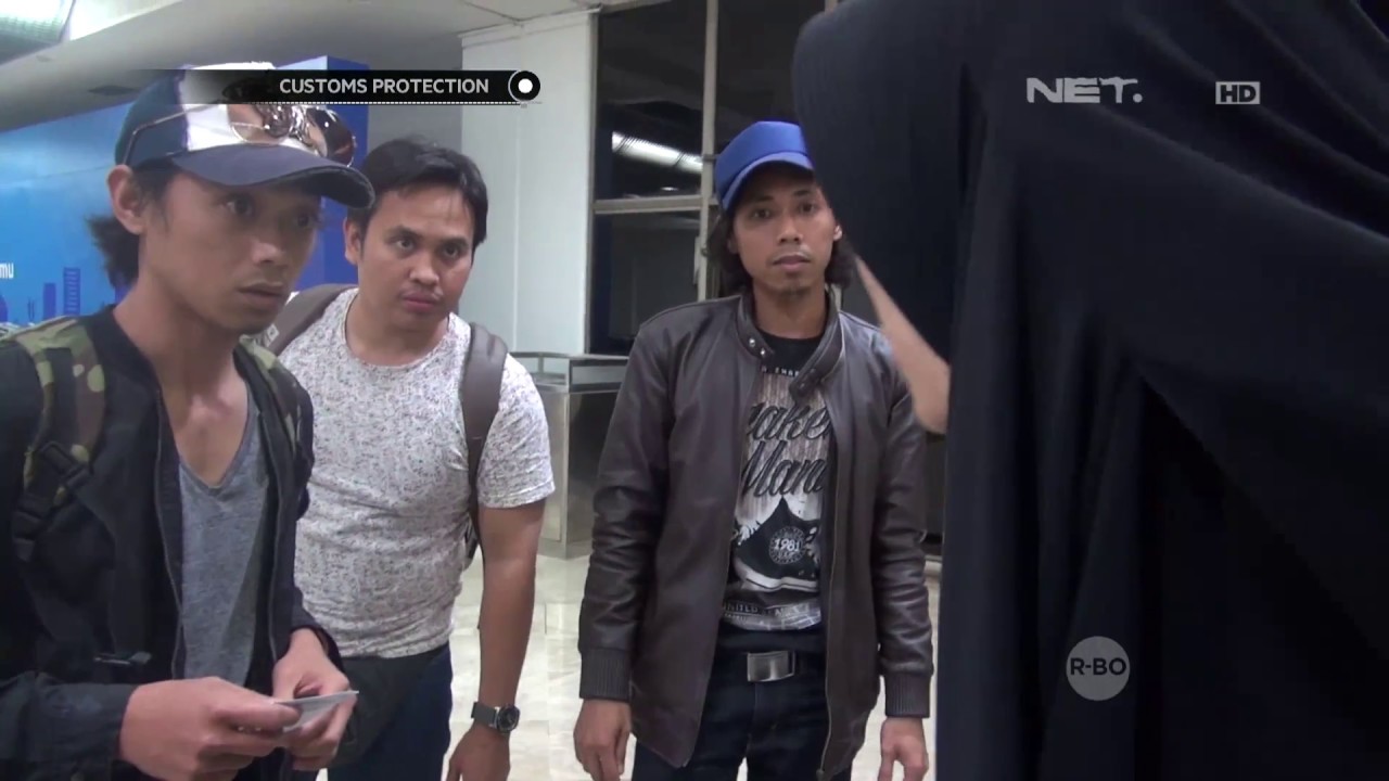 Pemeriksaan Rutin Barang Penumpang yang Dicurigai di Bandara Soekarno Hatta - Custom Protection