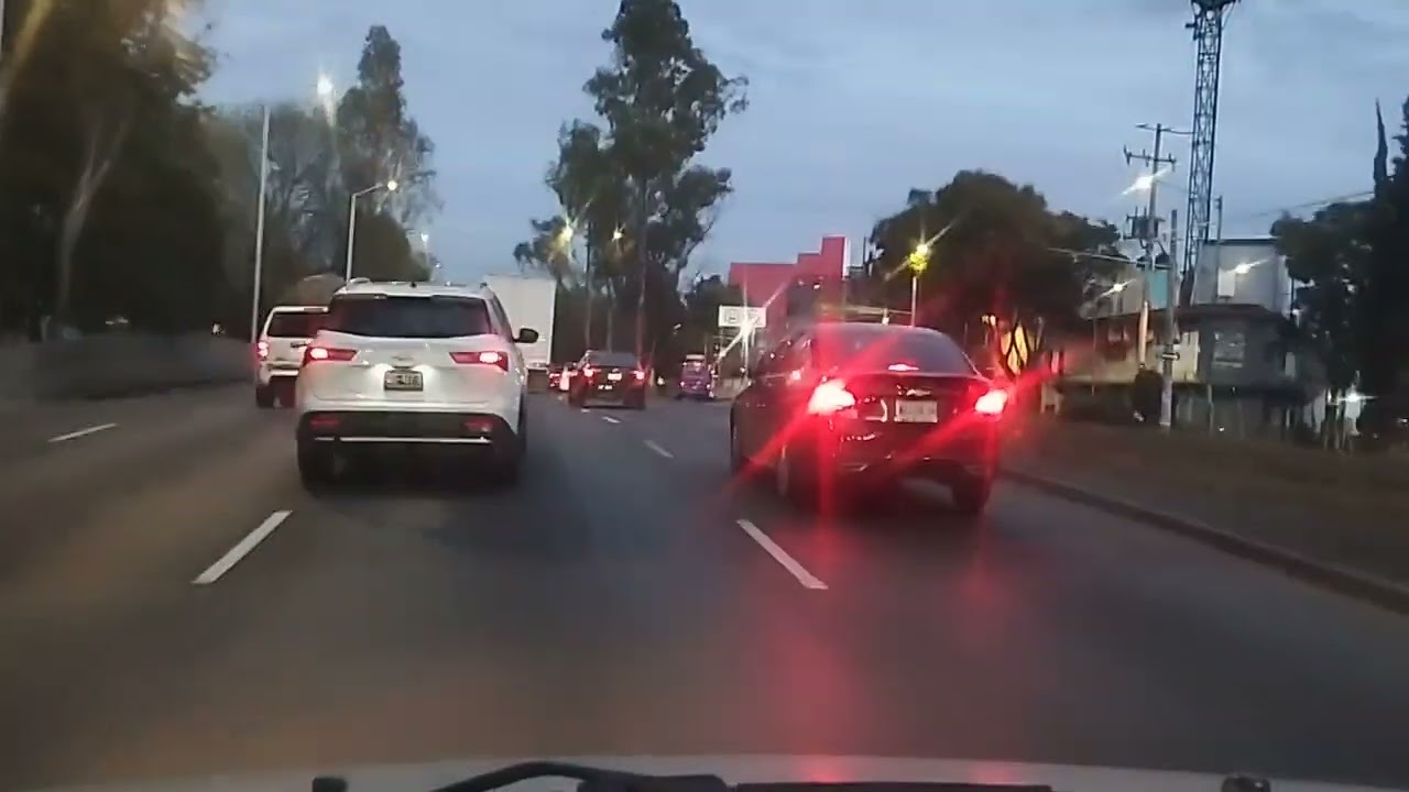 Recorriendo la avenida eje central, Ciudad de México