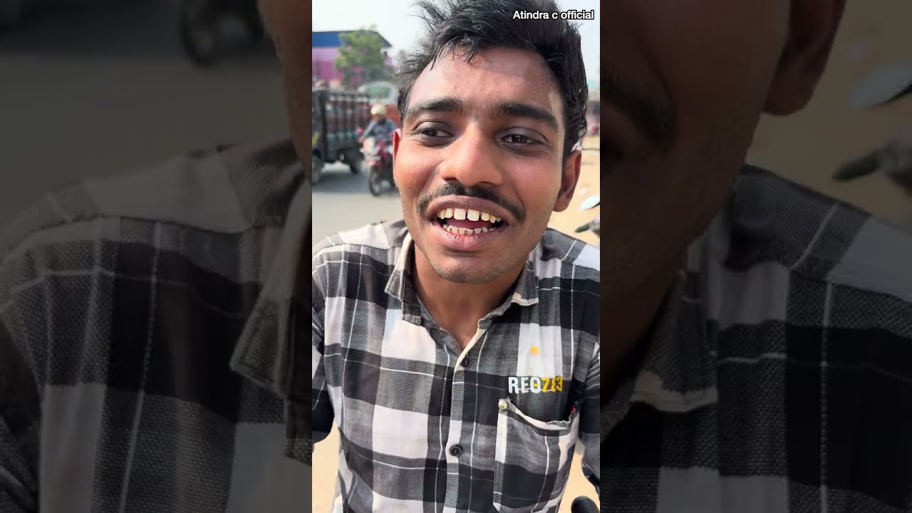 একজন শিক্ষিত প্রতিবন্ধী ভাই বাবার মৃত্যুর পর হাটে কাজ করে সংসার চালাচ্ছে. 