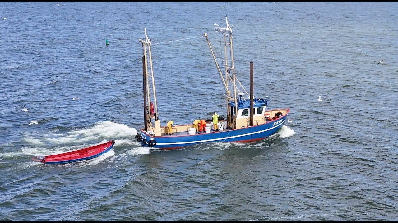 Viskotter nabij Vuurtoren De Ven Enkhuizen,  Drone 4K