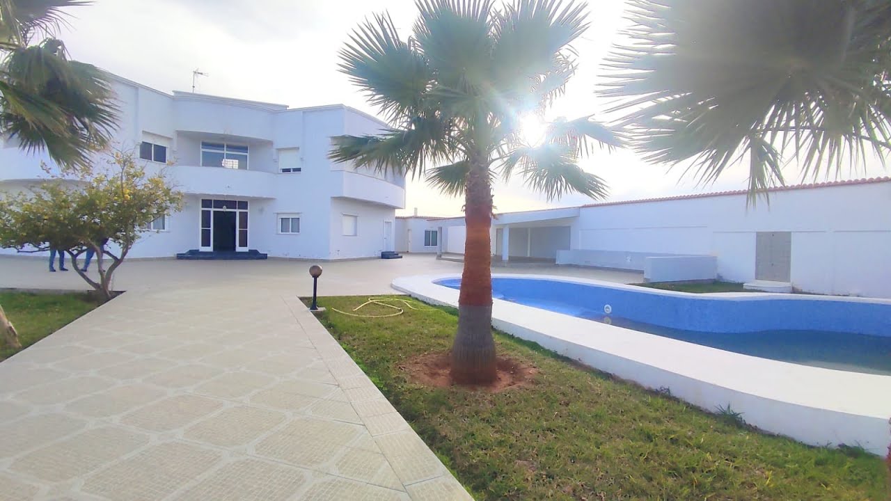 متعة العين صراحة مع هاد الفيلا 😍، لي ما شرا يتنزه😎 الناظور/ #nador #immobilier #villa