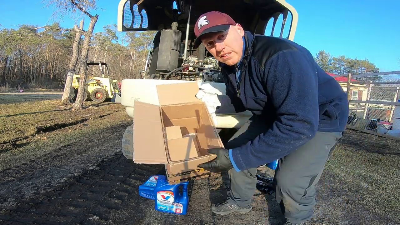Terex hr16 Excavator Oil and filter Maintenance Part 2