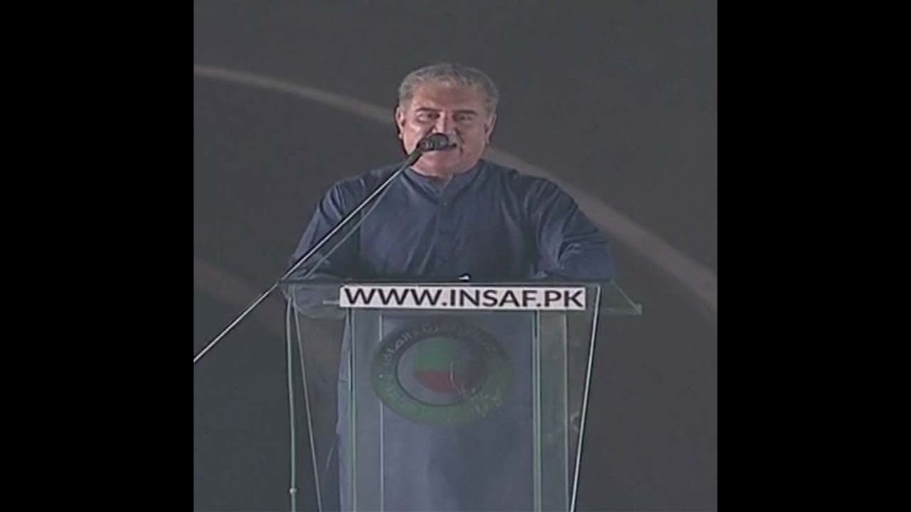 The leader of the Tehreek-e-Insaf (PTI), Shah Mehmood Qureshi, address his own specific style