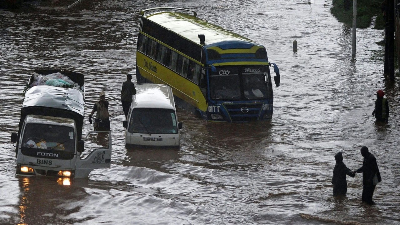 MAFURIKO NAIROBI: 10 Wapoteza maisha, wengi wajeruhiwa, mali zaharibiwa, magari yasombwa, ni hatari