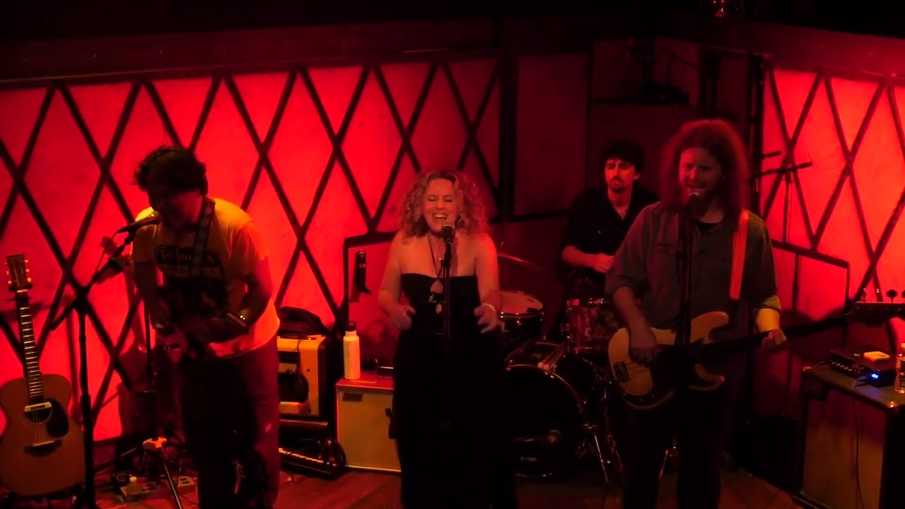 Amy Helm - He Don't Love You ( And He'll Break Your Heart) 7-6-23 Rockwood Music 2, NYC