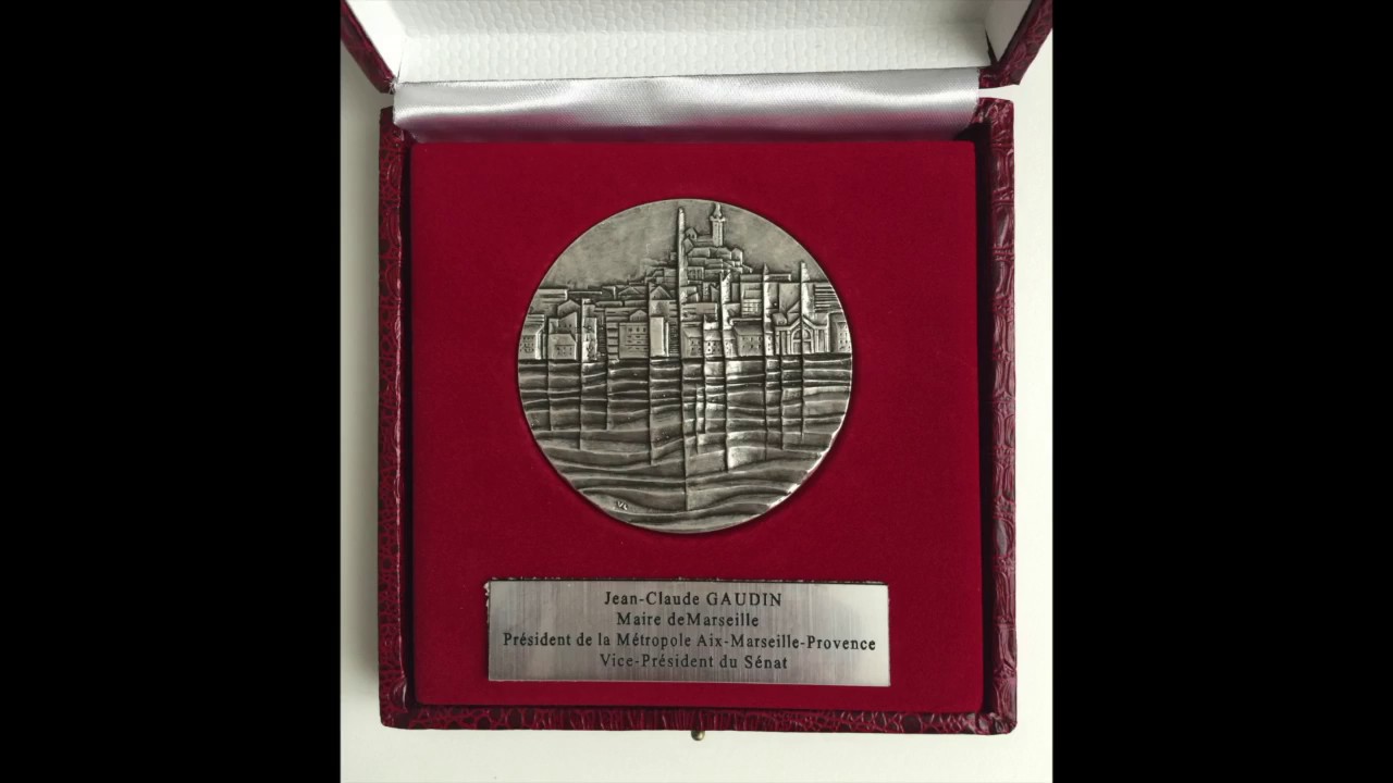 Young Man Kang received the medal from the City of Marseille 2016