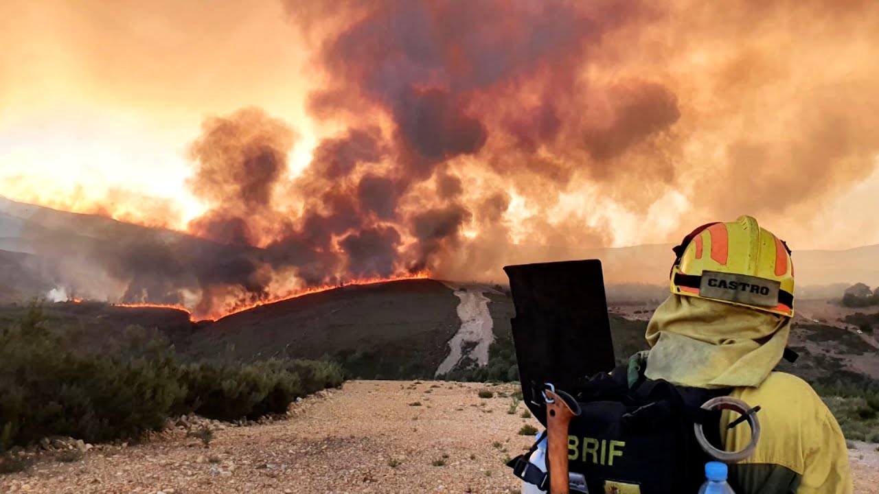 El incendio del campo de tiro del Teleno en León se reactiva en una zona de caída de proyectiles