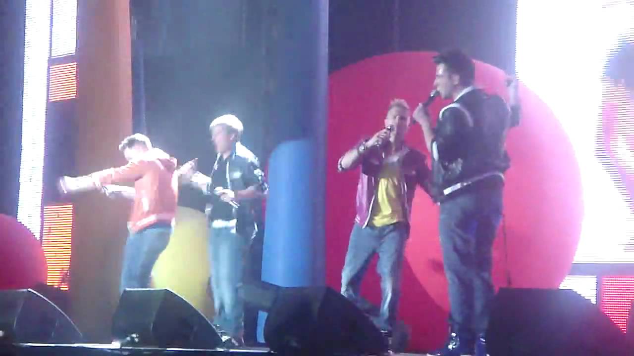 Westlife  I Gotta A Feeling/Halo/How To Break A Heart P1 Medley Live At Man M.E.N 28th May 2010 HD
