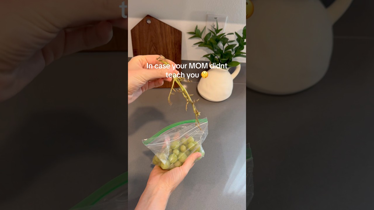 How to peel grapes quickly #KitchenHack #TestedHack #FoodieTok #LifeHack