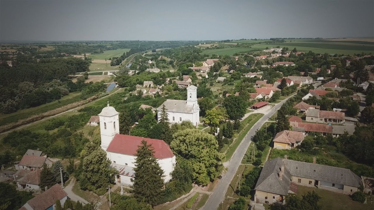 Kalandoz&aacute;sok Fej&eacute;r megy&eacute;ben &ndash; Mezőkom&aacute;rom