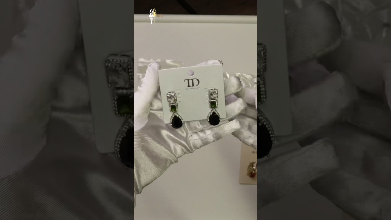 LOVE ISLAND x TRUE DECADENCE x ALDO earrings #perfume #versacefragrances #earrings #emerald #luxury