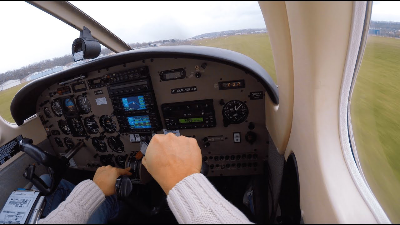 🛩 Fort vent de travers et rafales [Vol d'instruction]