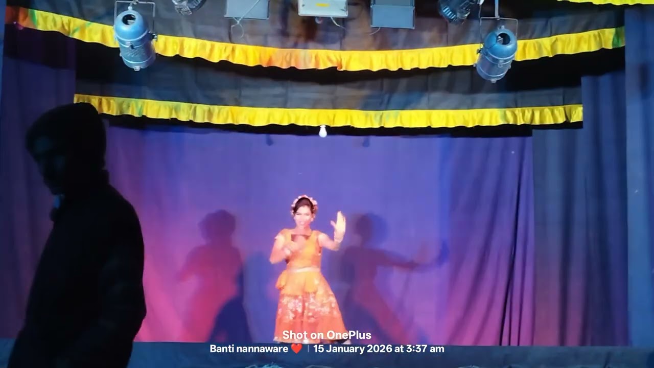 ## संगीत विश्वासघात या नाटकातील एक रेकॉर्डिंग डान्स सादर करत आहे मिस रूपाली राऊत ##