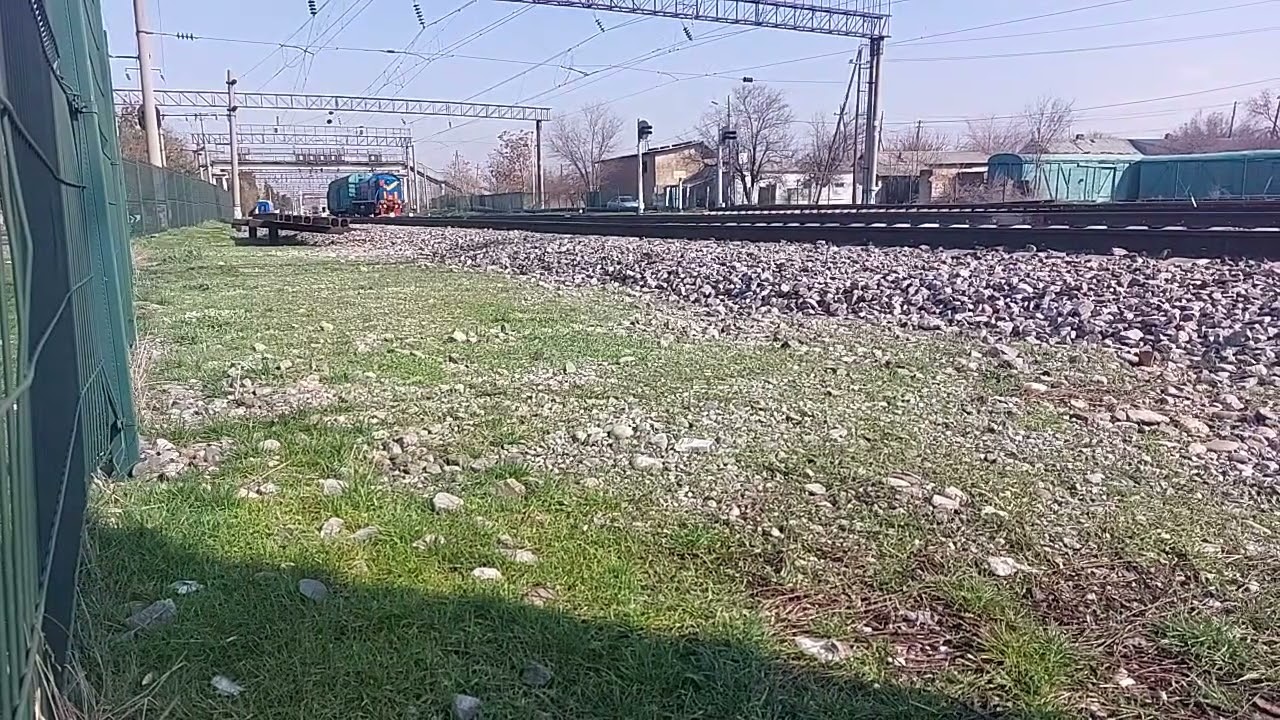 Железная дорога в шымкенте и тепловоз 