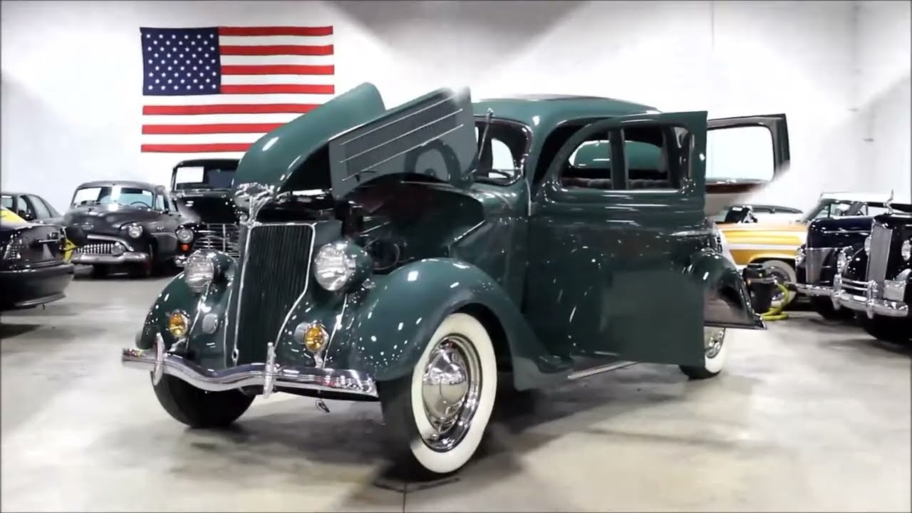 1936 Ford Deluxe Fordor Touring Sedan