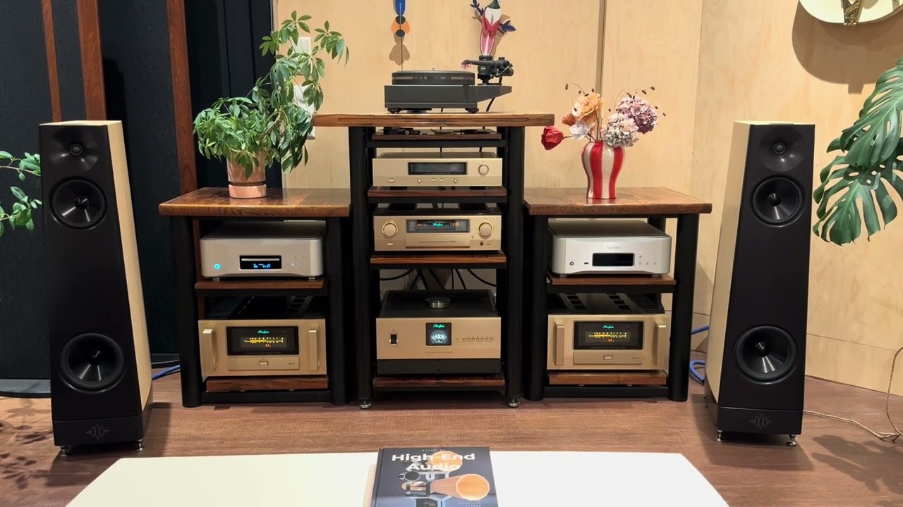 YG Acoustics Ascent, Accuphase A-300 & C3900, Esoteric K-03XD,, Cardas Clear cables