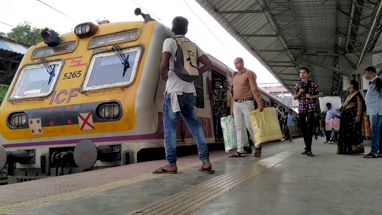 Mumbai Local Train Ulhasnagar Station Mumbai Max.