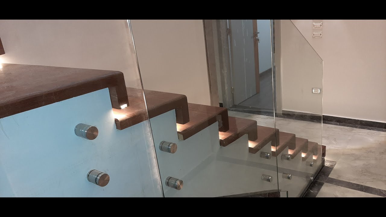 عمل درابزين سلم زجاج سيكوريت 10 ملي . Securit glass balustrade 10 mm