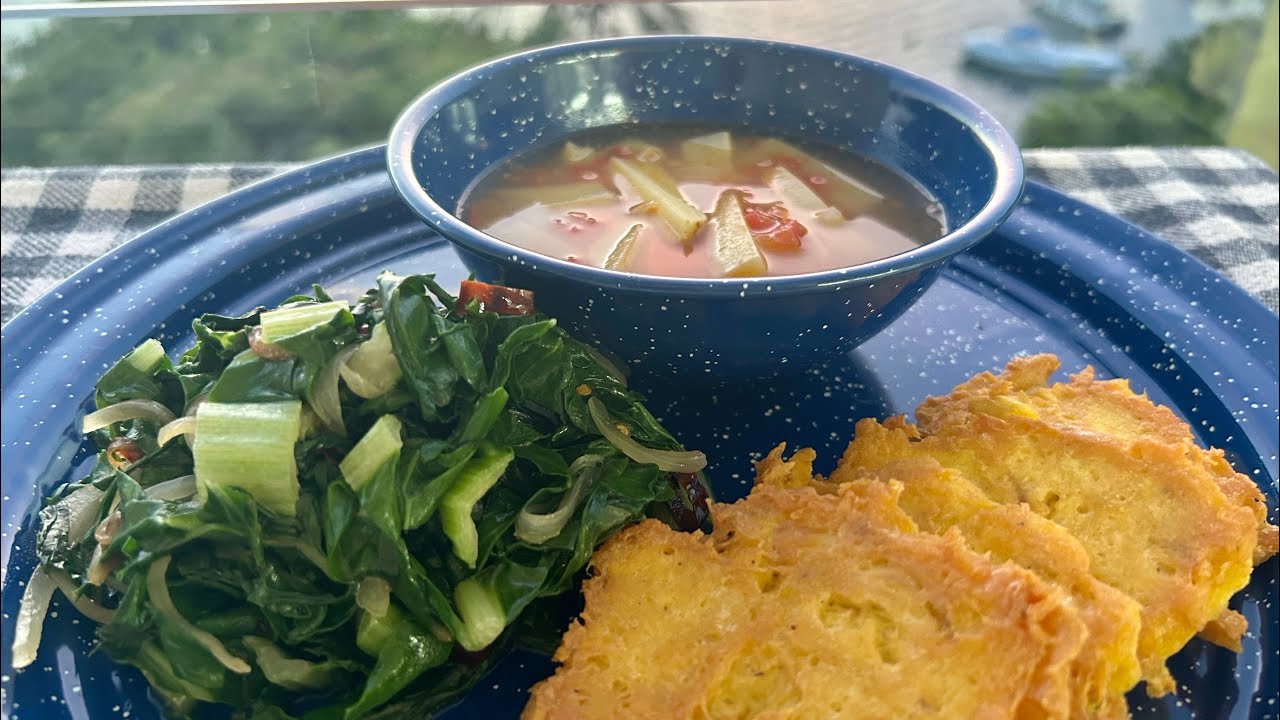 HOY SE COCINA BARATO, RÁPIDO Y NUTRITIVO - SOPA, TORTITAS DE POLLO Y ACELGAS.