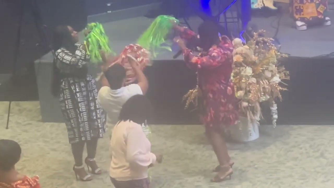 Minister Sarah Mawutor & the POP leading Praise 2nd Service 