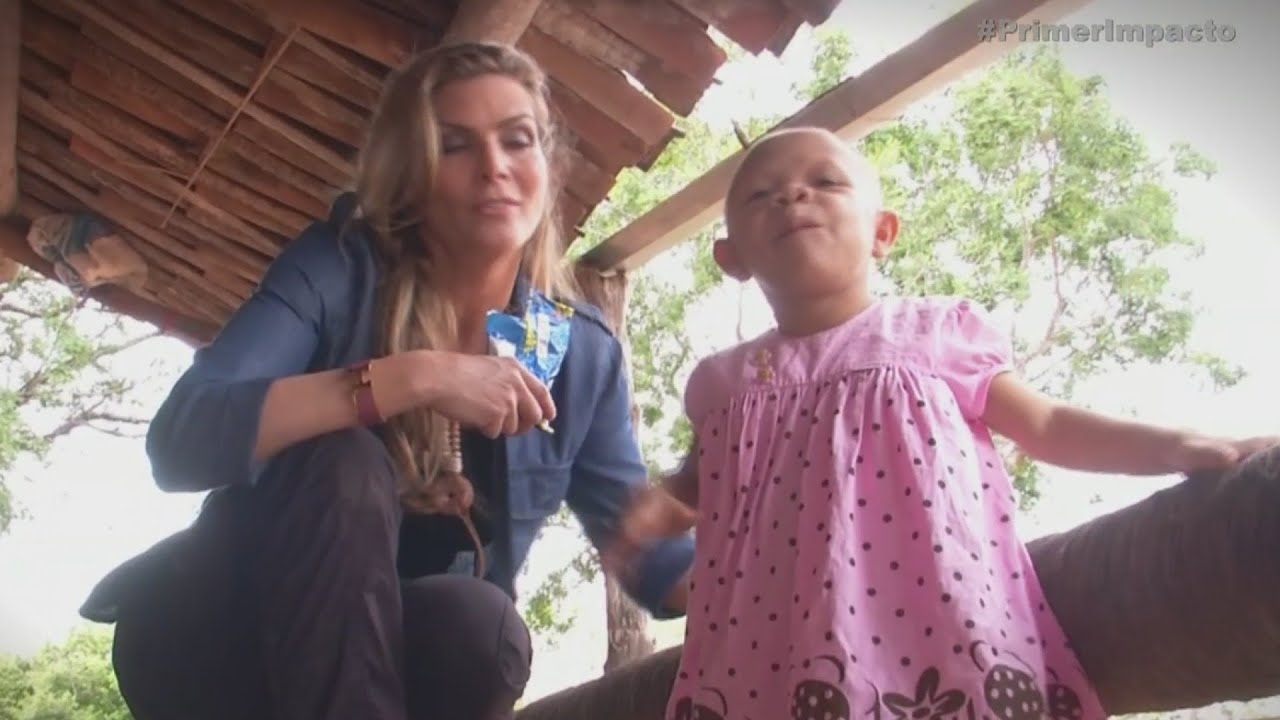 Montserrat conoce a una de las mujeres más pequeñas del mundo