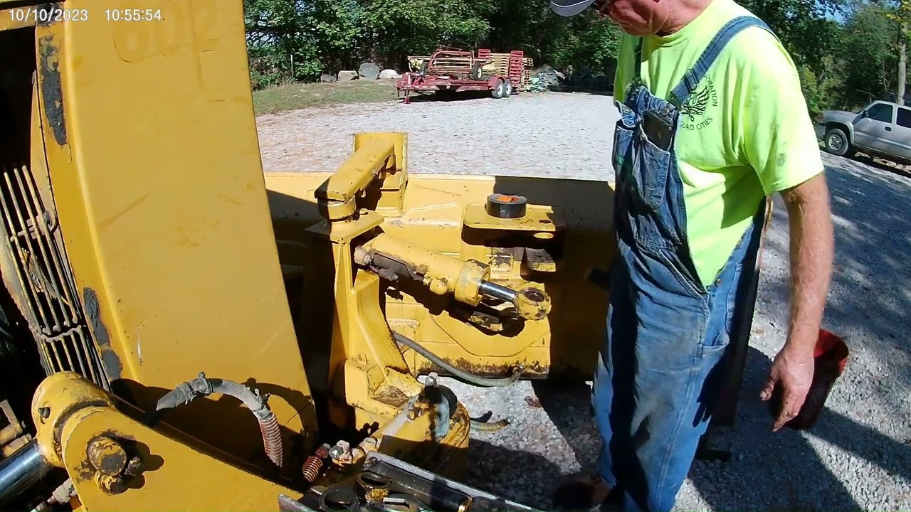 CAT D5C swing & tilt cylinder packing replacement.