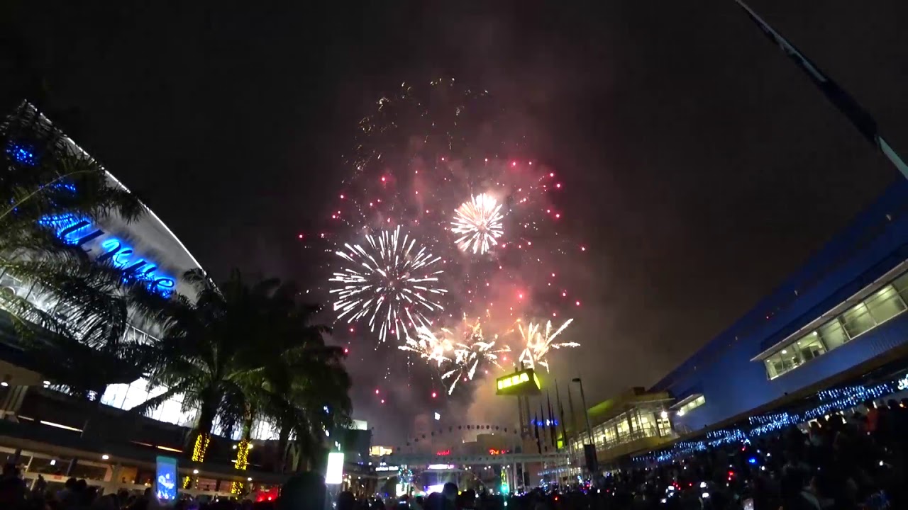 Malaysia New Year 2018 Celebrations and Fireworks Display at The Curve, Mutiara Damansara