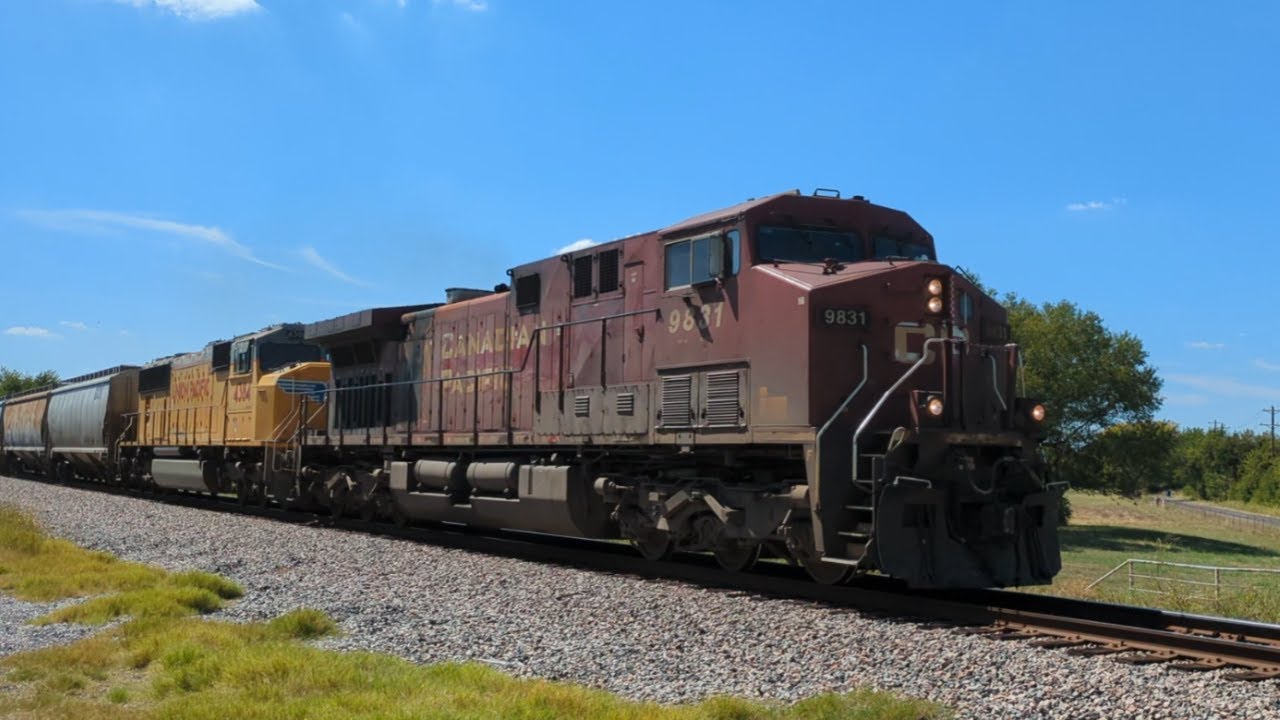 Grain train flies out of Whitesboro, Tx