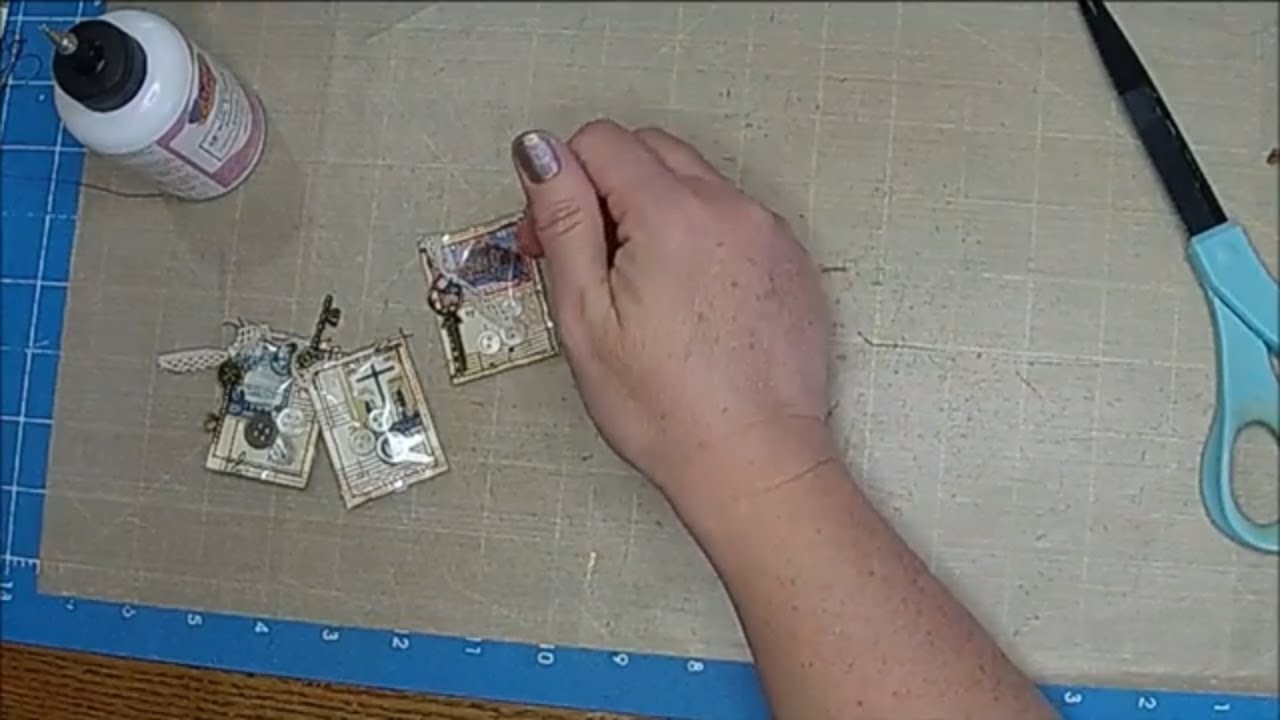 Tutorial: Paperclip Embellishments Part 1 (Button Shaker Paperclips)