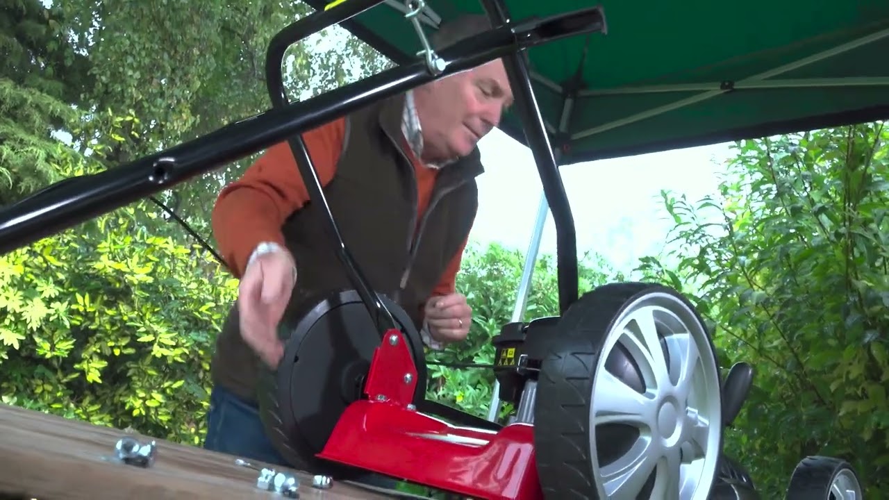 Getting Started: Cobra MM51B Mulching Push Petrol Lawn Mower
