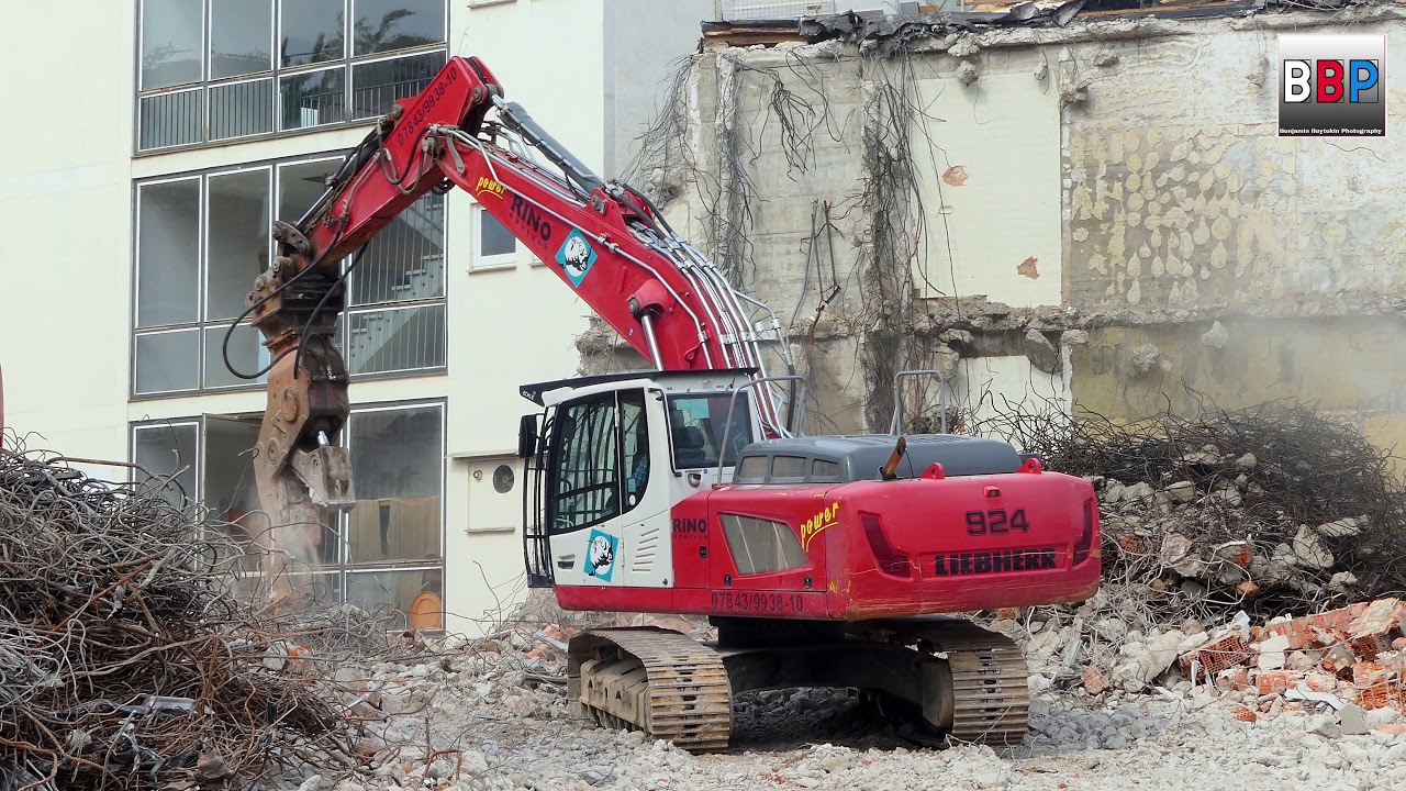 LIEBHERR R 924C w. Demolition Shear / Pulverisierer, Backnang, Germany, 29.05.2018.
