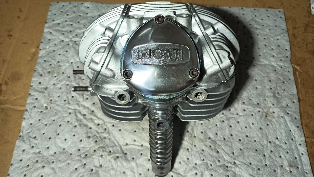 Restauración culata Ducati 250 Deluxe
