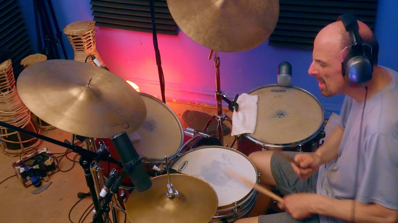 MAN LOST IN HIS OWN POCKET SINCE THE 80's.... FINALLY COMES OUT AND PLAYS THIS