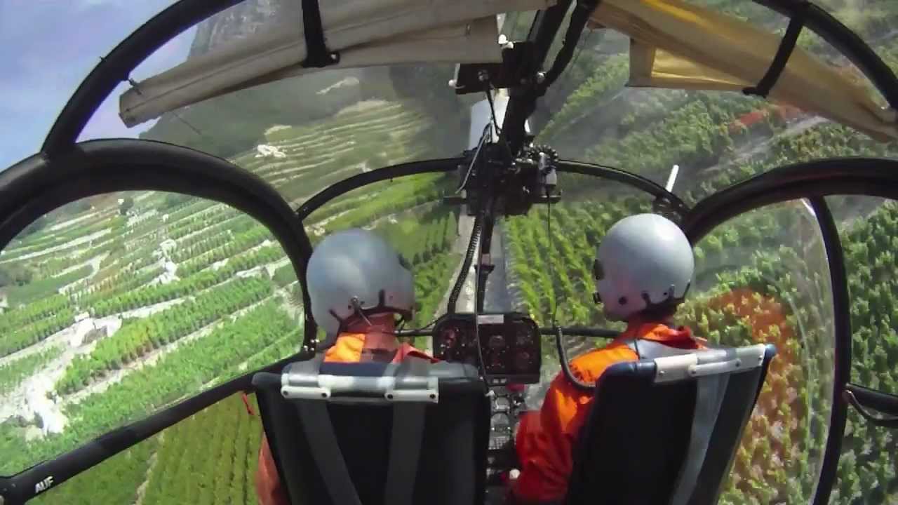 Reportage sur le sulfatage des vignes par Air-Glaciers